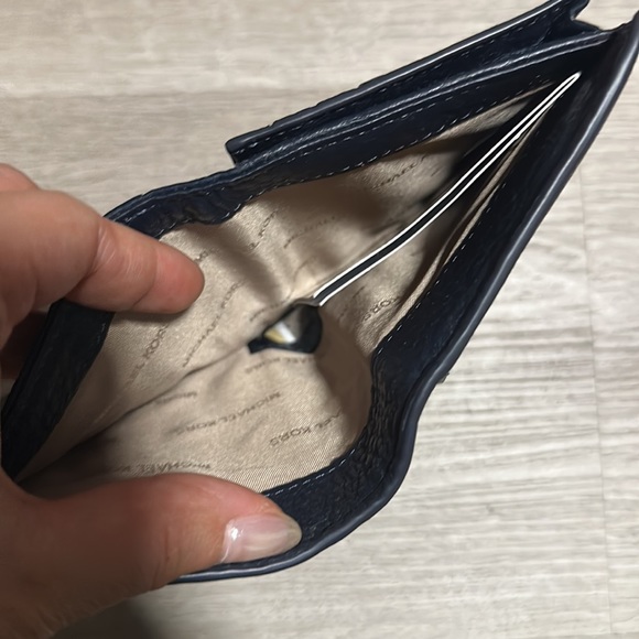 Michael kors short wallet - Picture 4 of 4